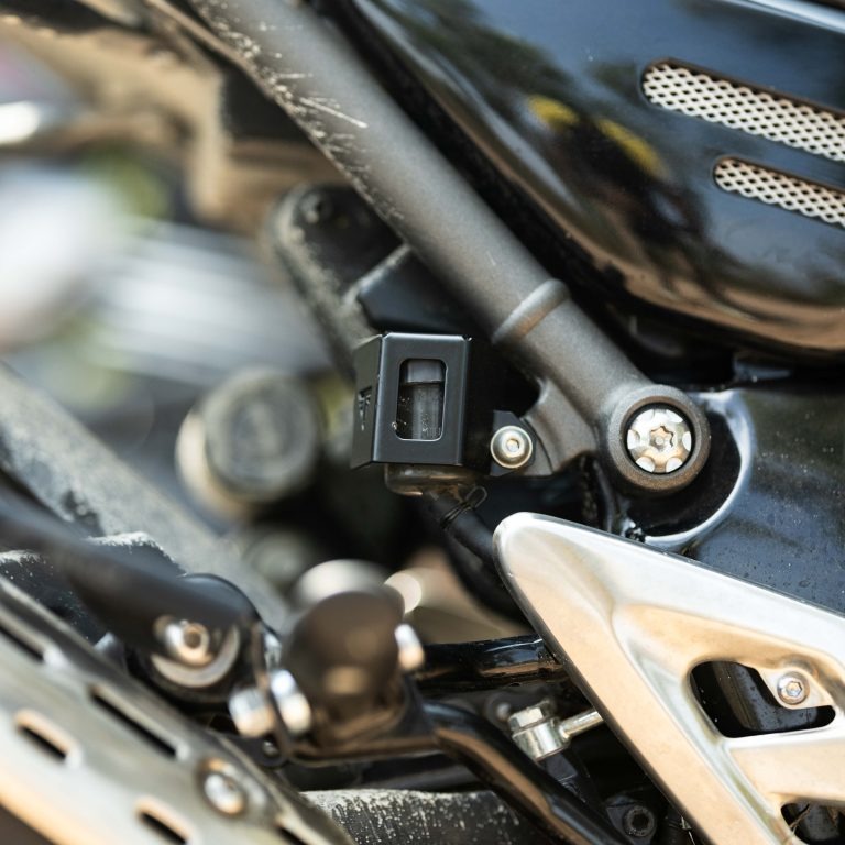 HR-TRIUMPH 400 REAR FLUID RESERVOIR COVER-MOTOR CYC ACC