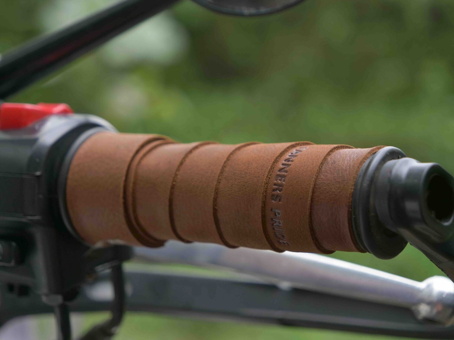 NAADODI-LEATHER HANDGRIPS-MOTOR CYC ACC-DARK TAN